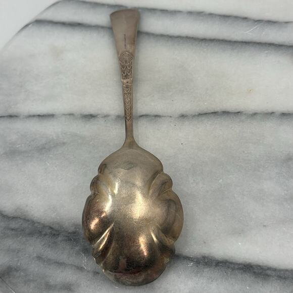 Antique Reed & Barton scalloped silver plated shell serving spoon - Picture 3 of 5
